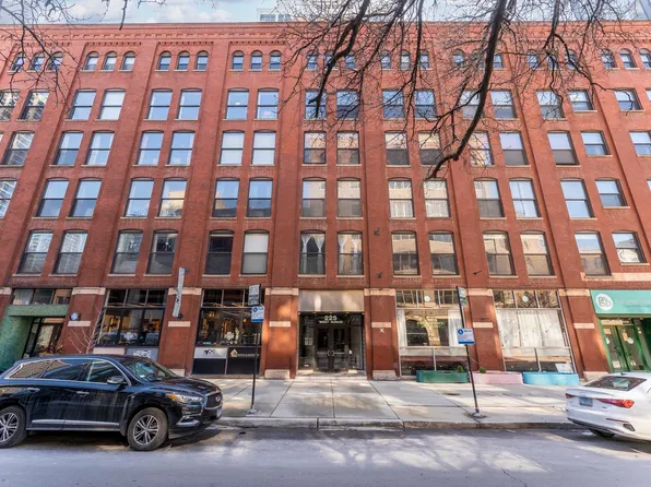 225 W Huron St APT 420, Chicago, IL 60654