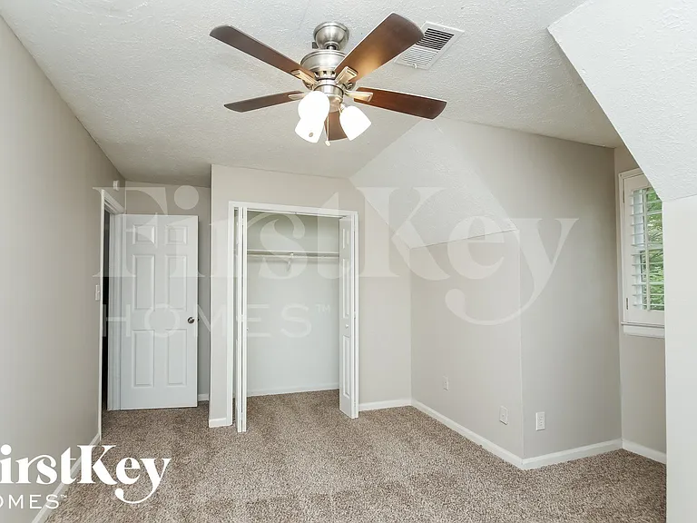 4042 Hampton Ct — Photo 10