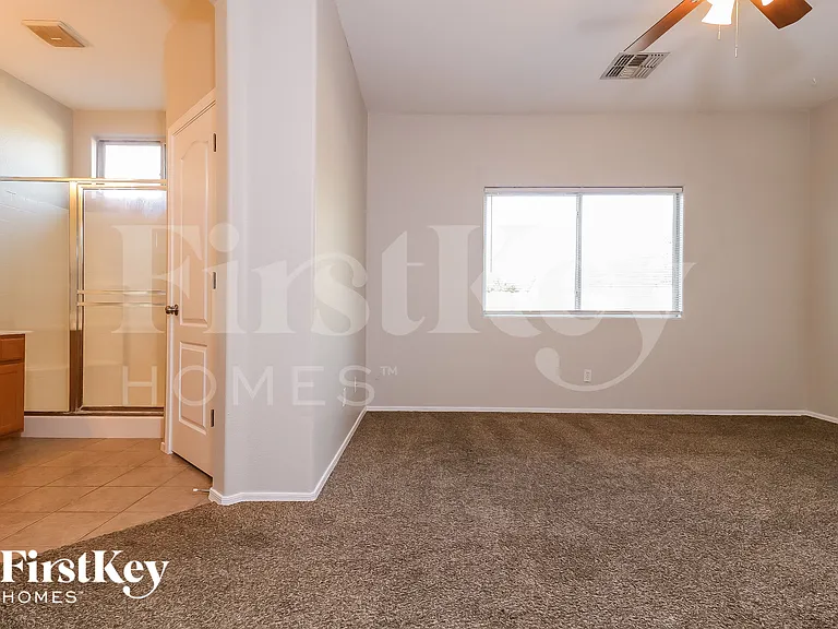 110 N 118th Ave — Photo 9