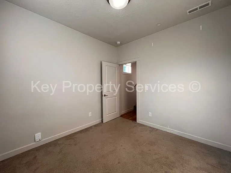 180 Loganberry Ct — Photo 10