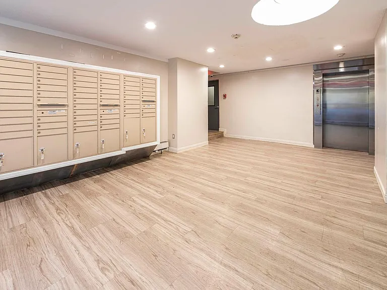 Lexington Apartments — Photo 4