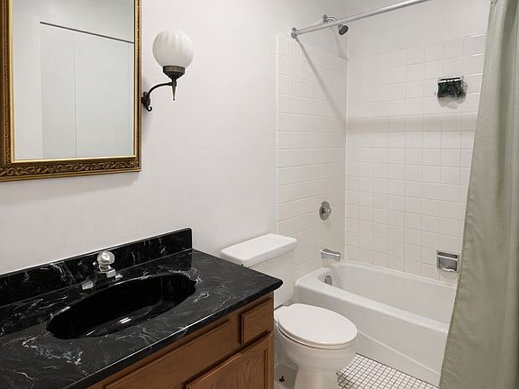 4th image of 1740 Hinman Ave #E