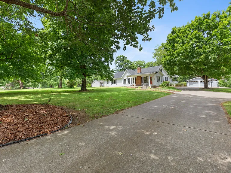 3228 Lakeshore Dr — Photo 3