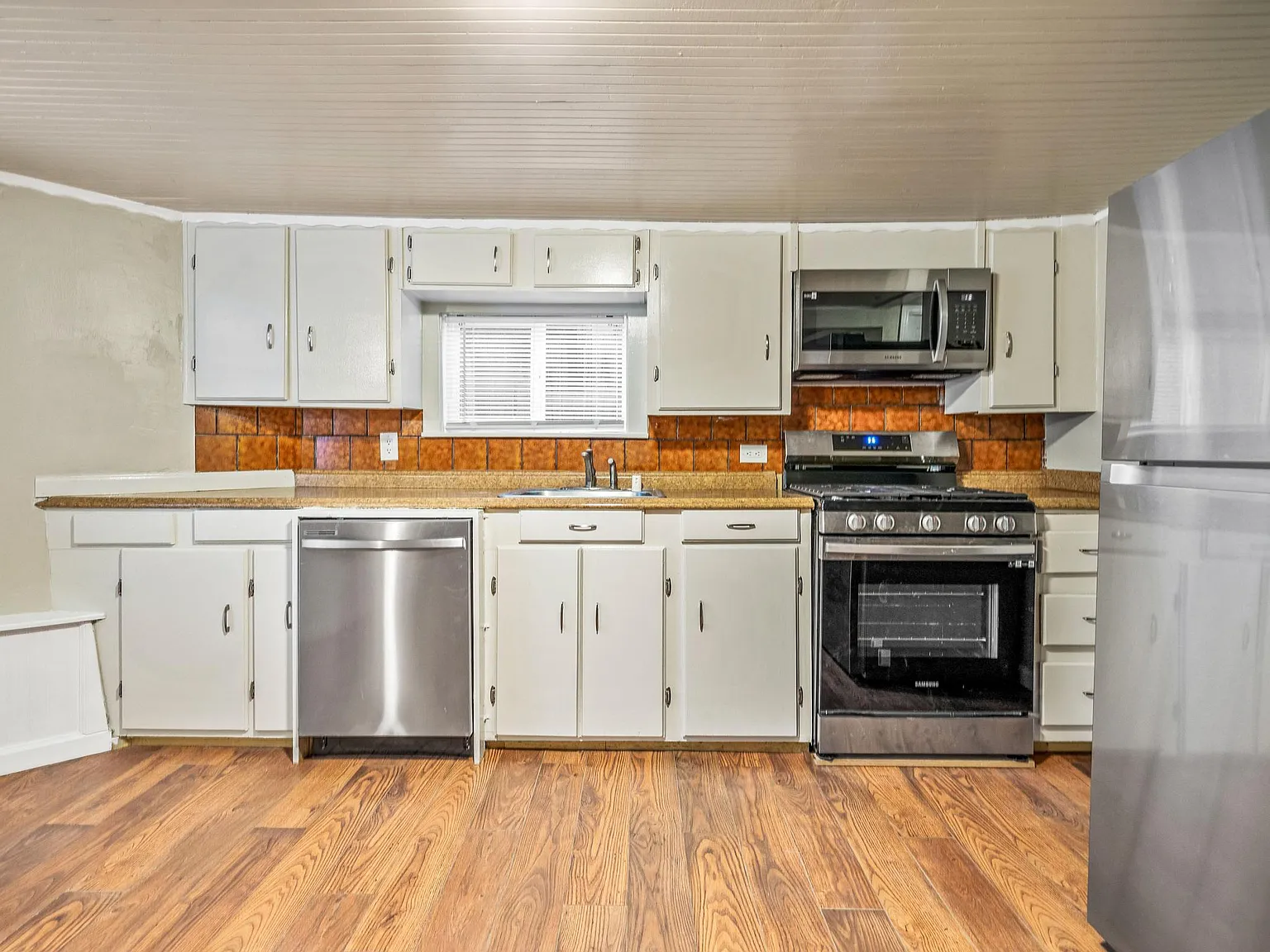 2 bed, 801 sqft, $1,700 — Photo 3