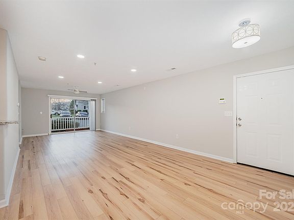 4th image of 1182 Plaza Walk Dr