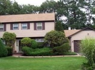 18 Franko Ln, Setauket, NY 11733