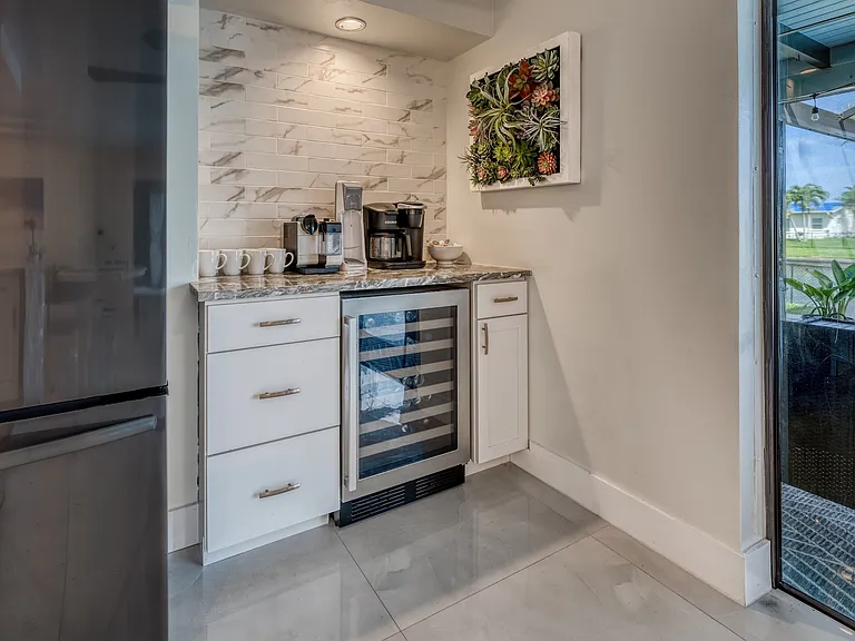 SE 1st Pl — Photo 20
