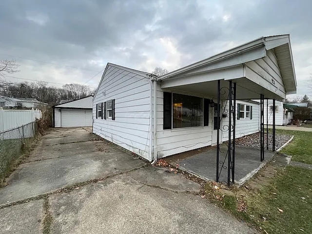 924 E Chippewa Ave — Photo 11