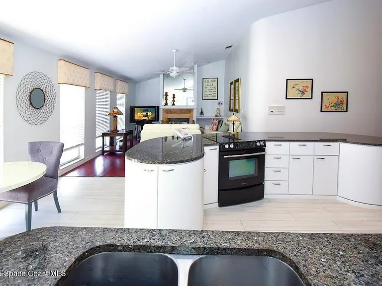101 Island Grove Dr — Photo 16
