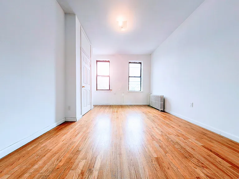299 E 11th St #1C — Photo 1