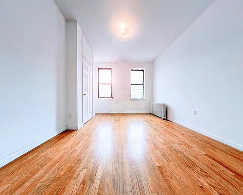 214 1st Ave #11 Photo 1