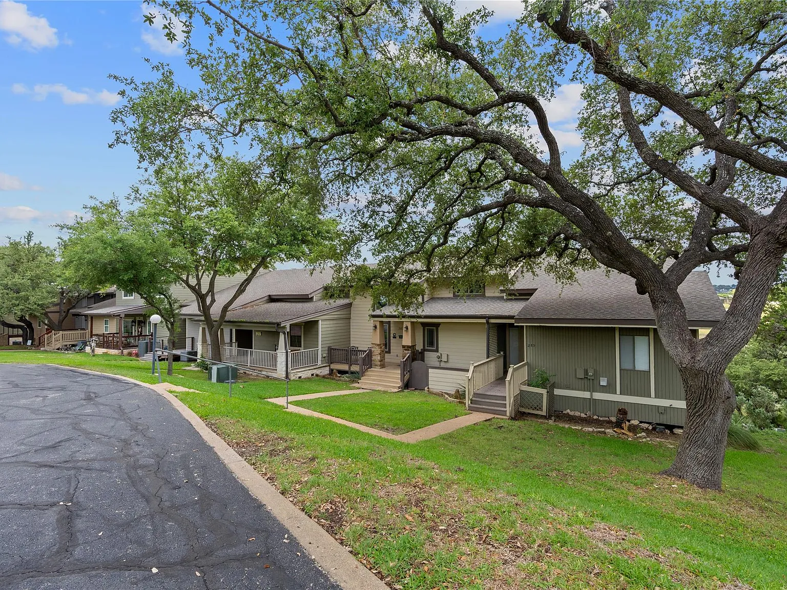 3 bed, 2.0 bath, 1730 sqft, $1,975 — Photo 3