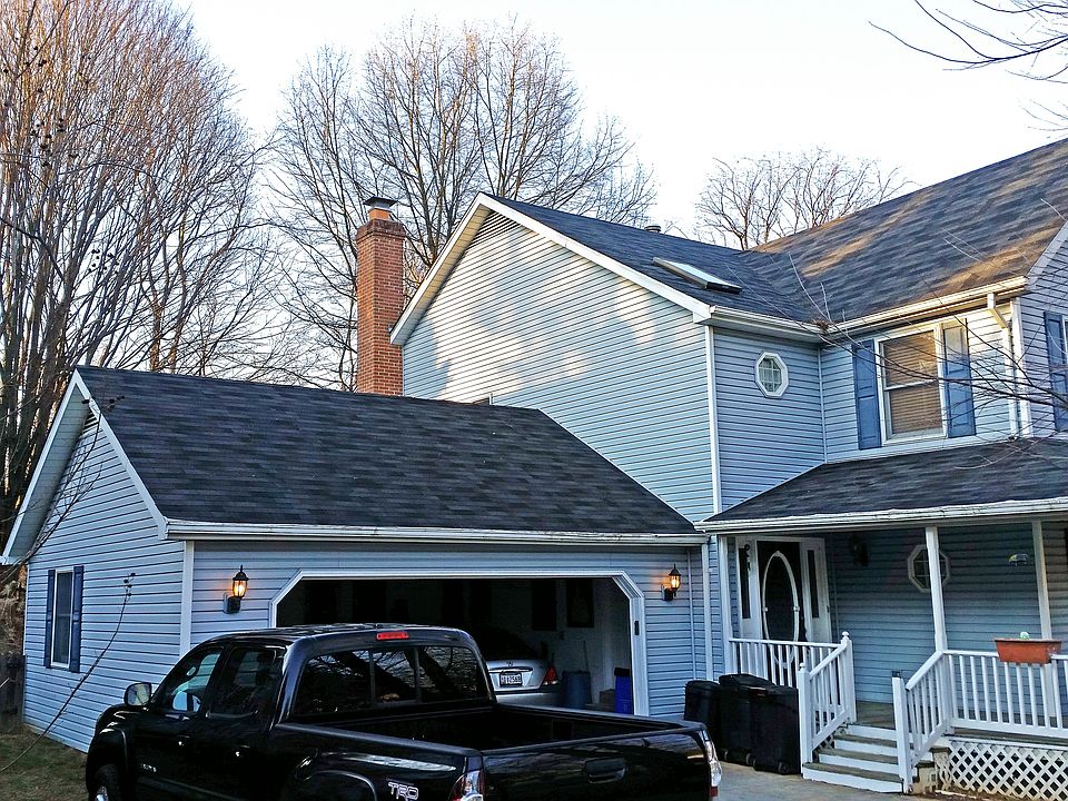 2nd image of 501 NE Stone Valley Dr