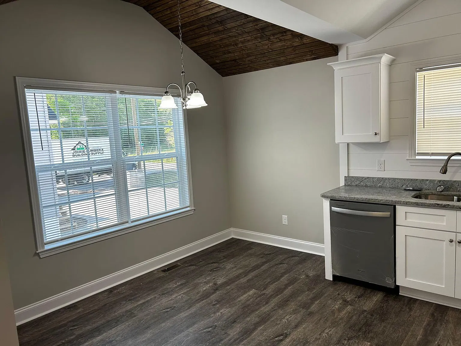 2 bed, 800 sqft, $1,350 — Photo 3