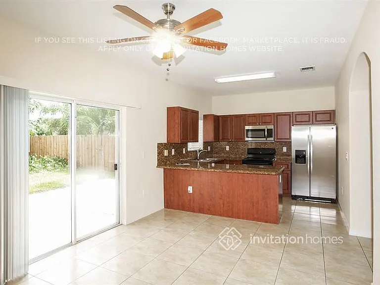 4633 SW 164th Ct — Photo 3