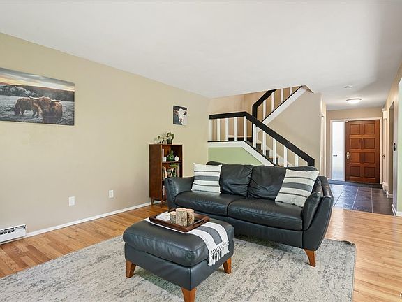 3rd image of 23 Jarvis Dr