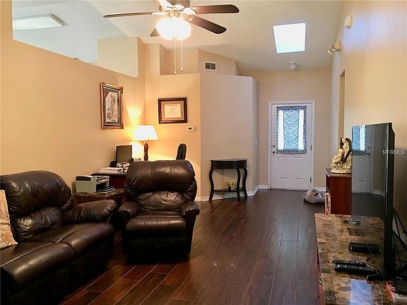 3rd image of 125 Sunny Oak Trl