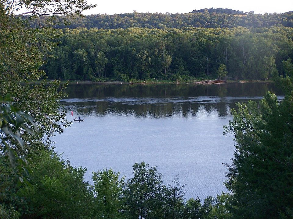 PANORAMIC RIVER VIEWS!