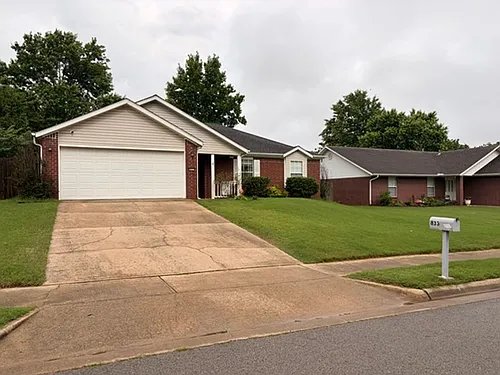 833 S Eastview Dr Photo 1