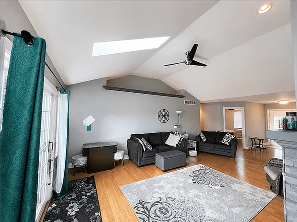 313 Gilmore Ct — Photo 6