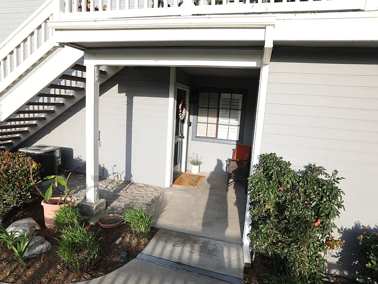 1751 Crystal Canyon Dr — Photo 2