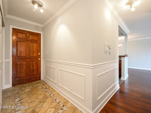 2nd image of 1819 W Thome Ave