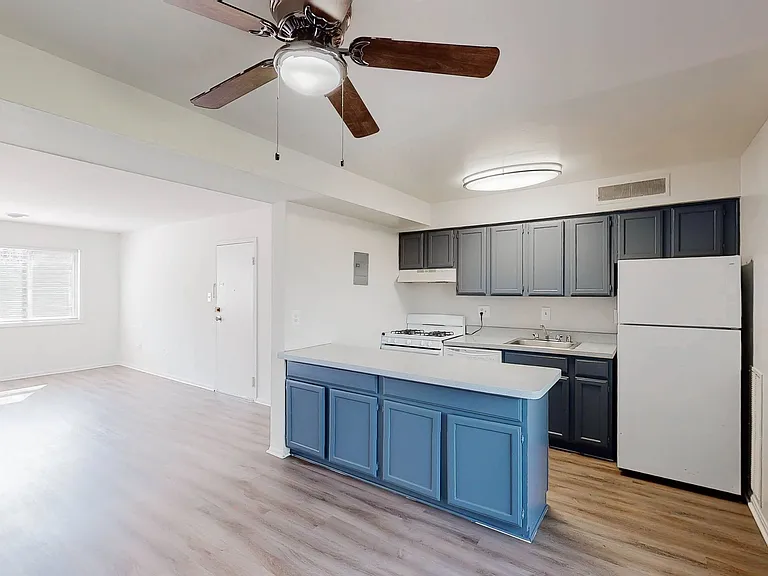 Eastdale Apartments — Photo 11