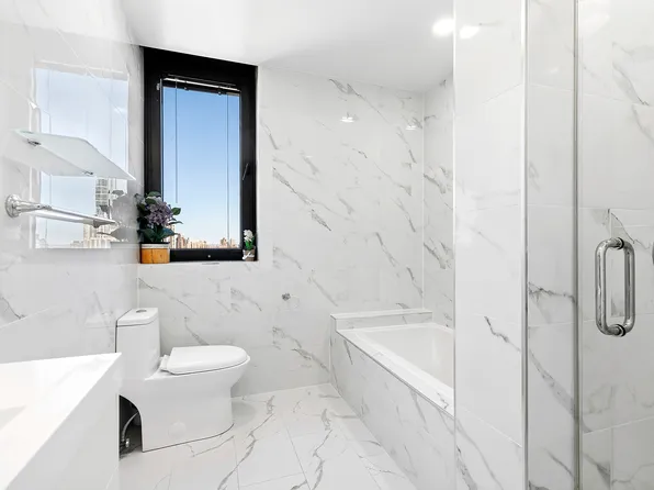 100 United Nations Plaza image 6 of 15