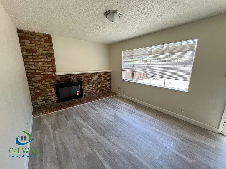 10600 E Estates Dr — Photo 13