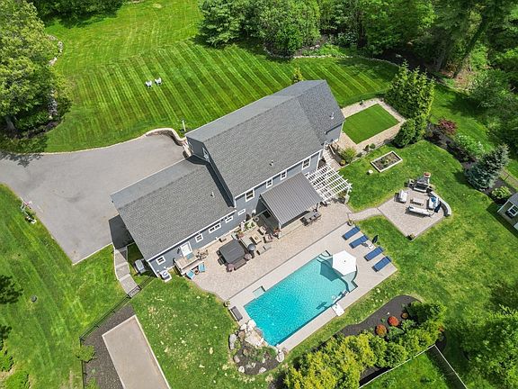 2nd image of 57 Candlewood Dr