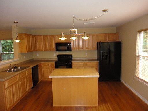 3rd image of 11820 Village Pond Dr