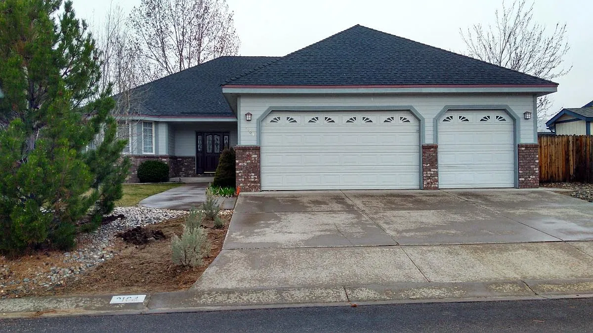 3 bed, 2077 sqft, $2,800 — Photo 2