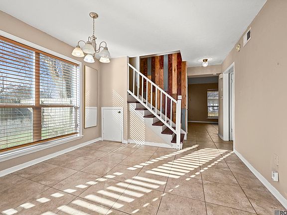 4th image of 1412 Sharlo Ave