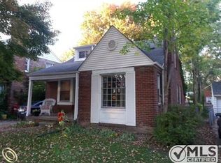 1176 Vernier Rd, Grosse Pointe Woods, MI 48236