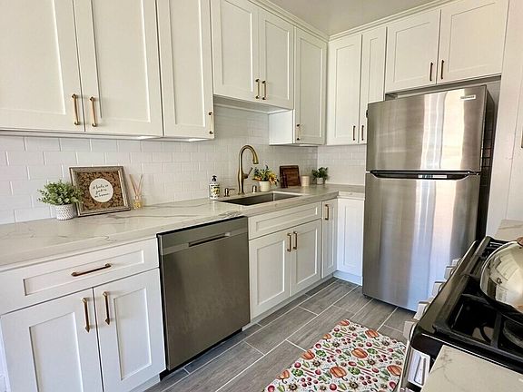 3rd image of 113 N Parish Pl #B
