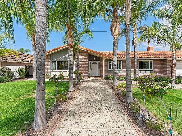 43160 San Marcos Pl — Photo 2