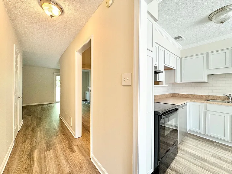 3716 Greenes Xing — Photo 4