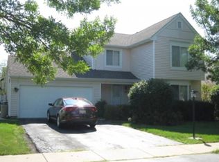107 Woodview Dr, Streamwood, IL
