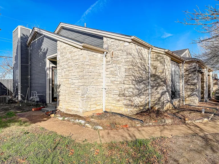 1406 Hyridge Cir — Photo 1