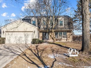 3200 Old Mill Rd, Northbrook, IL 60062