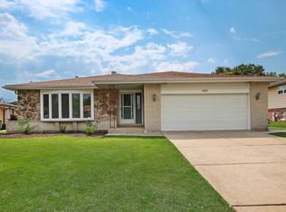 409 Cove Ln, Westmont, IL 60559