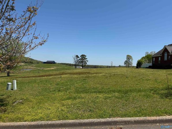27 Silver Lake Blvd E, Glencoe, AL 35905