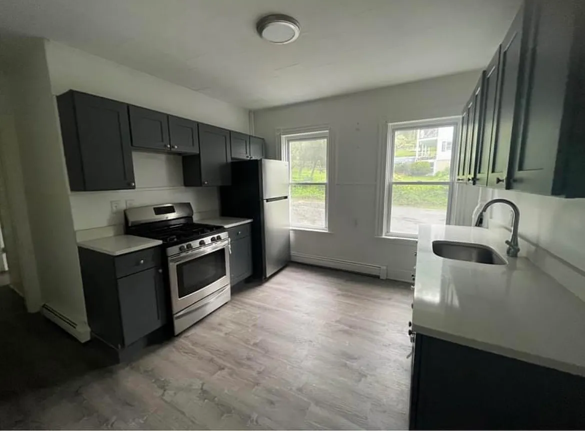 3 bed, 1000 sqft, $2,000 — Photo 4