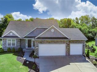 302 Hillcrest Dr, Springboro, OH