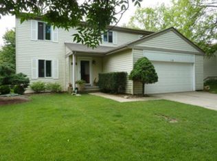 119 Midway Ln, Vernon Hills, IL