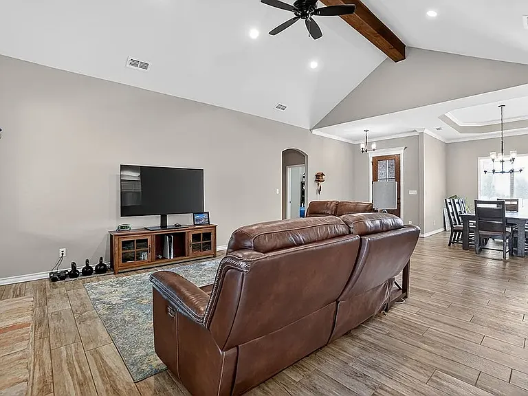 1209 Rhett Dr — Photo 5