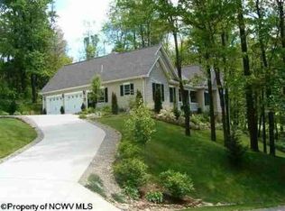 17 Chasewood Ln, Morgantown, WV 26508