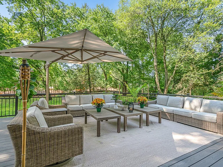 4 Brookview Ct — Photo 35