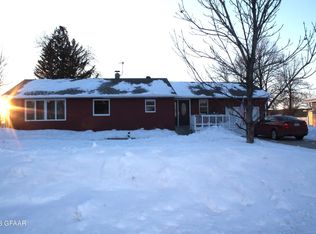 185 S 5th St, Warren, MN 56762
