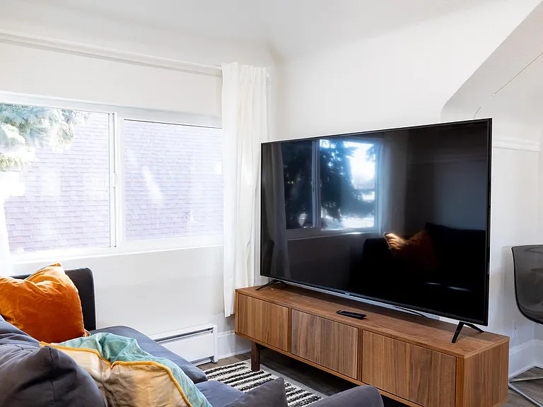 1554 Vine St #4 — Photo 5